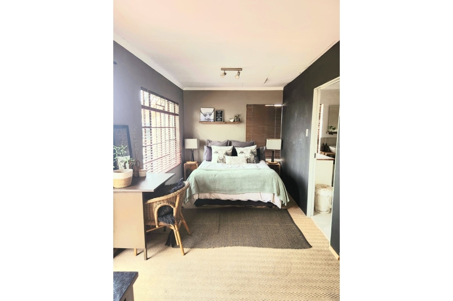5 Bedroom Property for Sale in Safari Gardens North West